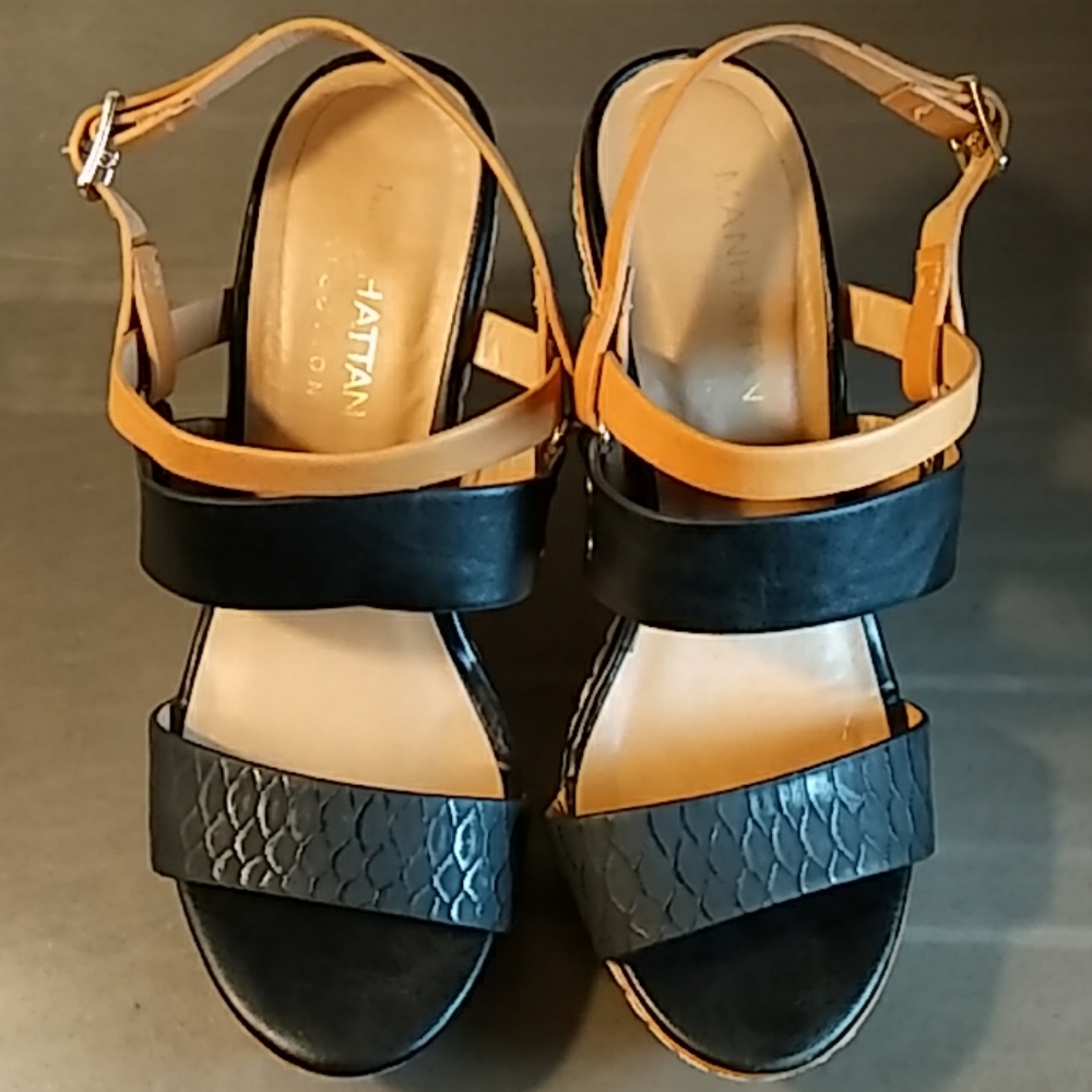 Manhattan Collection Comfy Black + Tan Wedges Sz.5